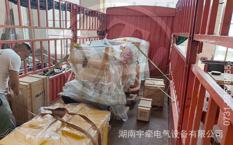 2.5噸蓄電池電機(jī)車(chē)出口海外 2.jpg