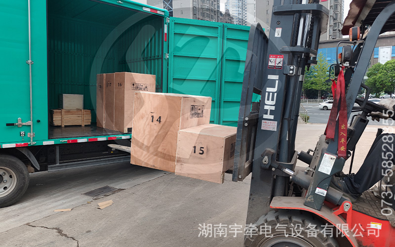 礦用電機(jī)車配件出口海外 3.jpg