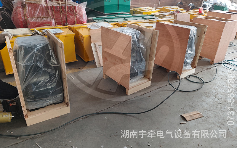 礦用井下電機(jī)車配件出口海外 3.jpg